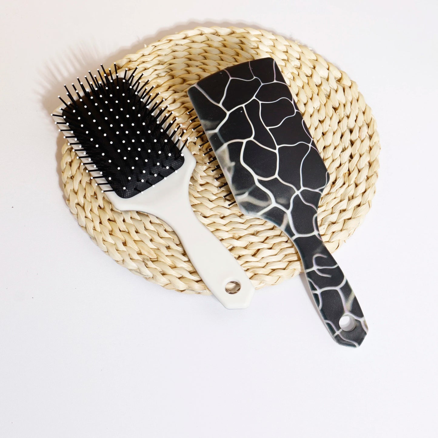 Fashionable black and white lightning wire air cushion massage comb-an essential tool for scalp care,Special for real hair wigs